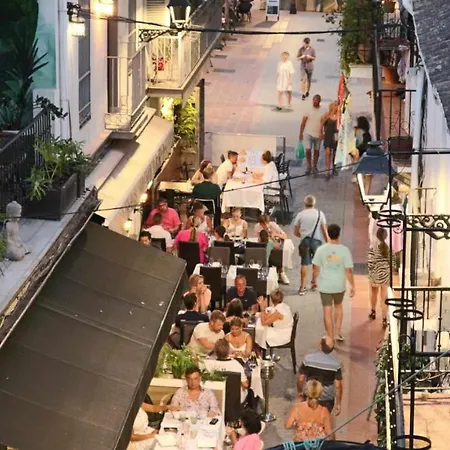 Center, 3br By Houselogy