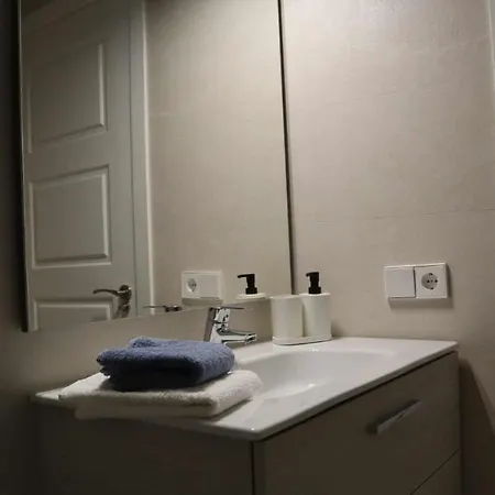 Center, 3br By Houselogy