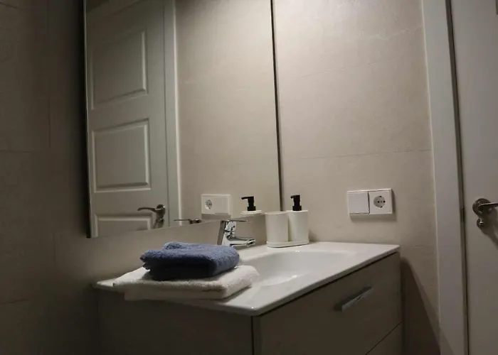 Center, 3br By Houselogy