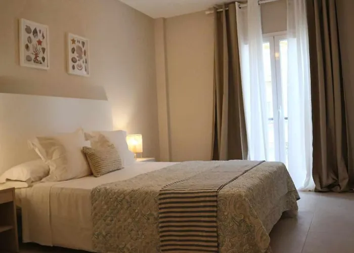 Center, 3br By Houselogy *