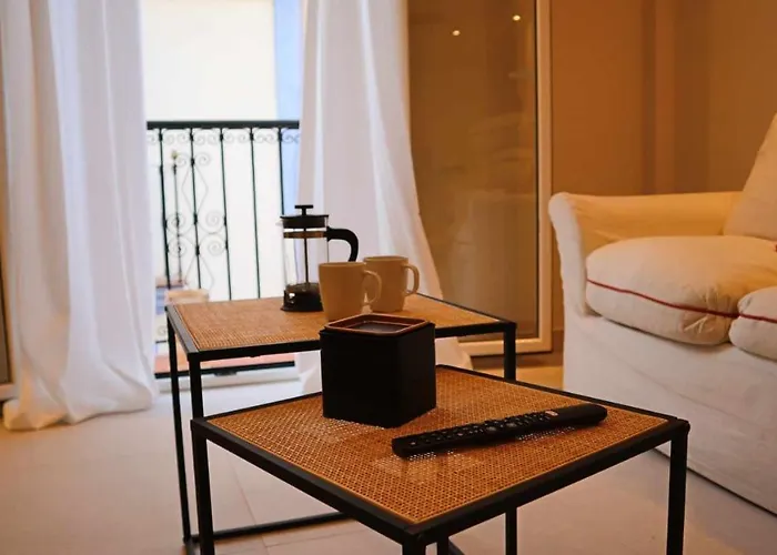 Appartement Center, 3br By Houselogy *